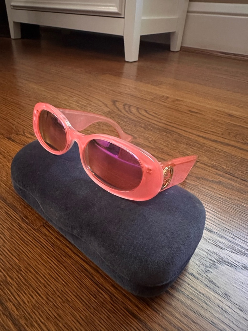 Gucci Pink Oval Sunglasses with Mirrored Lenses - Picture 3 of 3